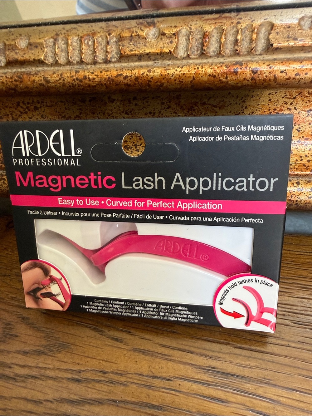 Ardell Professional Magnetic Lash Applicator. Easy to use.